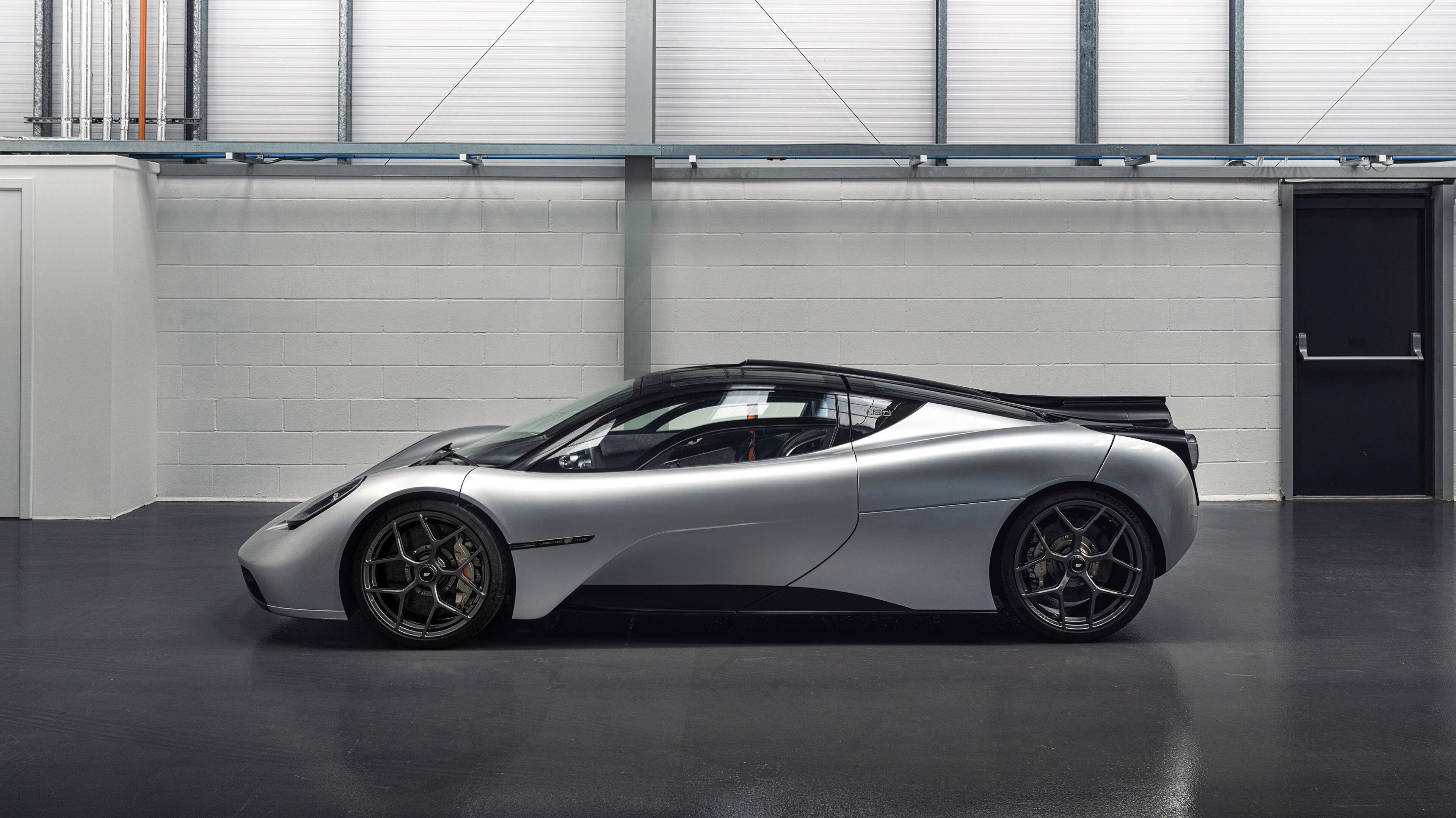 爱爱游戏-WRC急速追击:车手如何应对突发状况?,wrc极速